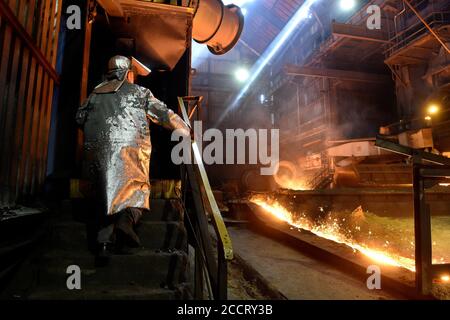 Ostrava, République tchèque. 24 août 2020. LIBERTY Ostrava redémarre Blast Furnace n° 3 à Ostrava, République Tchèque, 24 août 2020. L'arrêt temporaire du four a permis de réagir avec souplesse à la baisse de la demande d'acier due à la pandémie du coronavirus (Covid-19) et de réduire l'inventaire de métaux construit pour le début de la saison de construction. Crédit: Jaroslav Ozana/CTK photo/Alay Live News Banque D'Images