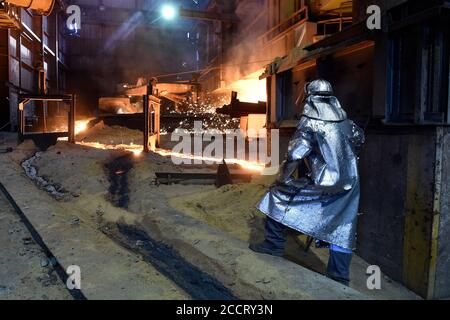 Ostrava, République tchèque. 24 août 2020. LIBERTY Ostrava redémarre Blast Furnace n° 3 à Ostrava, République Tchèque, 24 août 2020. L'arrêt temporaire du four a permis de réagir avec souplesse à la baisse de la demande d'acier due à la pandémie du coronavirus (Covid-19) et de réduire l'inventaire de métaux construit pour le début de la saison de construction. Crédit: Jaroslav Ozana/CTK photo/Alay Live News Banque D'Images