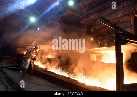 Ostrava, République tchèque. 24 août 2020. LIBERTY Ostrava redémarre Blast Furnace n° 3 à Ostrava, République Tchèque, 24 août 2020. L'arrêt temporaire du four a permis de réagir avec souplesse à la baisse de la demande d'acier due à la pandémie du coronavirus (Covid-19) et de réduire l'inventaire de métaux construit pour le début de la saison de construction. Crédit: Jaroslav Ozana/CTK photo/Alay Live News Banque D'Images