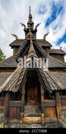 La structure de toit fantastique de Borgund stave église à la tête De Laerdale, dans le centre de la Norvège de Vestland, construite entièrement en bois au xiie siècle Banque D'Images