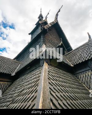 La structure de toit fantastique de Borgund stave église à la tête De Laerdale, dans le centre de la Norvège de Vestland, construite entièrement en bois au xiie siècle Banque D'Images