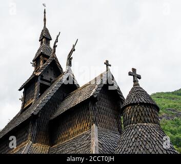 La structure de toit fantastique de Borgund stave église à la tête De Laerdale, dans le centre de la Norvège de Vestland, construite entièrement en bois au xiie siècle Banque D'Images