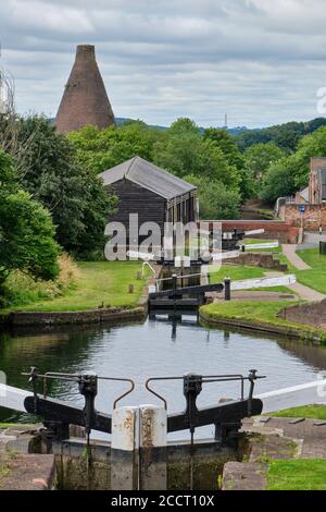 Écluse des portes sur le canal de Stourbridge près de Wordsley, Dudley, Black Country, West Midlands Banque D'Images