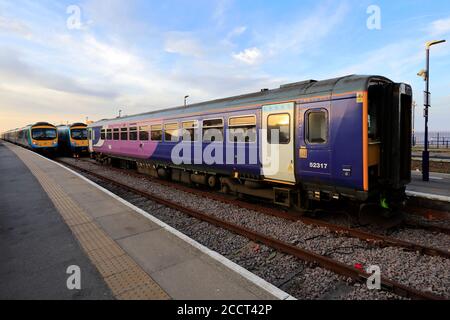 153317 Northern Rail à la gare de Cleethorpes, North East Lincolnshire ; Angleterre ; Royaume-Uni Banque D'Images