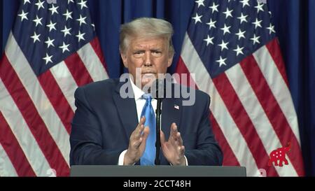 Dans cette image tirée du flux vidéo de la Convention nationale républicaine, le président des États-Unis Donald J. Trump fait des remarques au cours du premier jour de la convention de Charlotte, Caroline du Nord, le lundi 24 août 2020. Crédit : Convention nationale républicaine via CNP/MediaPunch Banque D'Images