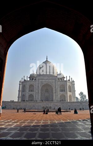 Agra, Uttar Pradesh, Inde. Le Taj Mahal, patrimoine mondial de l'UNESCO Banque D'Images