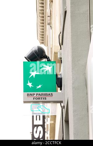 Bruxelles, BELGIQUE - 7 juillet 2019 : la banque BNP Paribas Fortis signe à Bruxelles Belgique l'emblème du Groupe BNP Paribas. BNP Paribas S.A. est une internationale française Banque D'Images