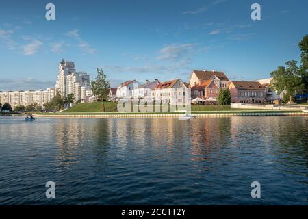 Minsk Skyline avec Trinity Hill District - Minsk, Biélorussie Banque D'Images