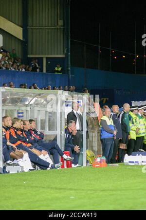 07 septembre 2005. Windsor Park, Belfast, Irlande du Nord. Football international – coupe du monde de la FIFA 2006 Groupe 6 qualificateur, Irlande du Nord 1 Angleterre 0. Sven Goran Eriksson debout dans le dugout à Windsor Park, Belfast, tandis que l'Irlande du Nord joue en Angleterre. Banque D'Images