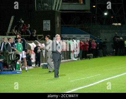 07 septembre 2005. Windsor Park, Belfast, Irlande du Nord. Football international – coupe du monde de la FIFA 2006 Groupe 6 qualificateur, Irlande du Nord 1 Angleterre 0. Sven Goran Eriksson sur la ligne de contact au parc Windsor, Belfast, septembre 2005. Banque D'Images