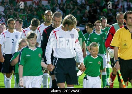 07 septembre 2005. Windsor Park, Belfast, Irlande du Nord. Football international – coupe du monde de la FIFA 2006 Groupe 6 qualificateur, Irlande du Nord 1 Angleterre 0. David Beckham dirige l'équipe d'Angleterre contre l'Irlande du Nord à Windsor Park septembre 2005. Banque D'Images