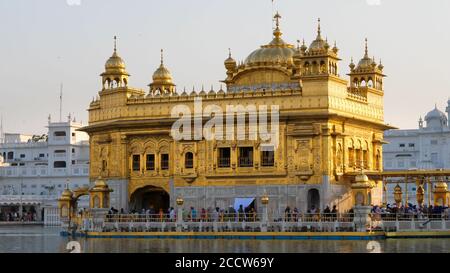 AMRITSAR, INDE - 18 MARS 2019 : gros plan du magnifique temple d'or d'amritsar Banque D'Images