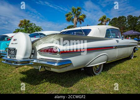 Savannah, GA / États-Unis - 21 avril 2018 : l'Impala cabriolet 1959 de Chevrolet lors d'un salon de l'auto à Savannah, en Géorgie. Banque D'Images