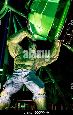 Les incroyables montagnes russes Hulk à Island's of Adventure Banque D'Images