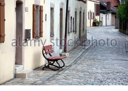 Photo prise à Weissenburg, Bavière d'une allée pavée et de maisons médiévales Banque D'Images