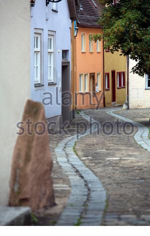 Photo prise à Weissenburg, Bavière d'une allée pavée et de maisons médiévales Banque D'Images