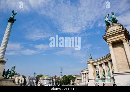 Europe de l'est, Hongrie, Budapest, Hosok Tere (place des héros) Banque D'Images