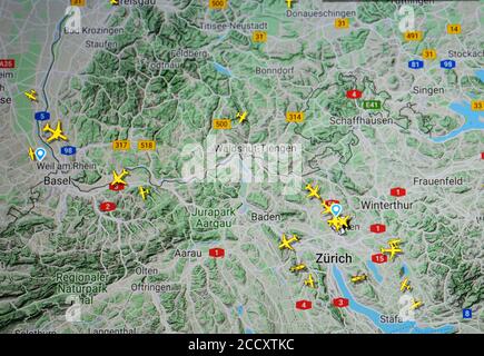 Trafic aérien au-dessus de l'aera de Zurich (20 août 2020, UTC 19.41), sur Internet avec le site Flightracar 24, pendant la période de pandémie du coronavirus Banque D'Images