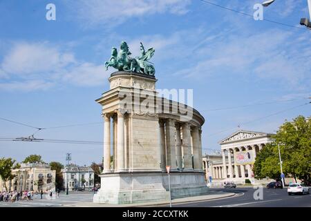 Europe de l'est, Hongrie, Budapest, Hosok Tere (place des héros) Banque D'Images