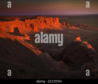 Matin dans les falaises de Flaming. Ressemble à une autre planète. L'un des meilleurs points forts du désert mongol de Gobi. Province d'Umnugobi, Mongolie Banque D'Images