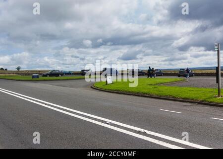 Brocolitia parking sur la B6318 (connue localement sous le nom de « route militaire ») à côté du mur d'Hadrien et du site du temple romain de Mithras. Banque D'Images