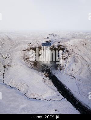 Cascade de Skogafoss, vue aérienne, Islande Banque D'Images