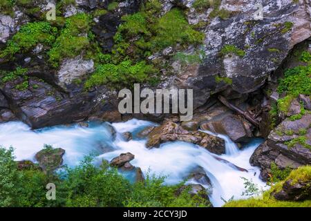 Gorge à la cascade de Goessnitz, parc national Hohe Tauern, Alpes, Heiligenblut, Carinthie, Autriche Banque D'Images