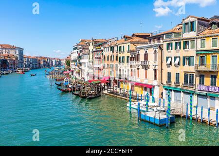 Canale Grande, vue depuis le pont du Rialto, Venise, Vénétie, Italie Banque D'Images