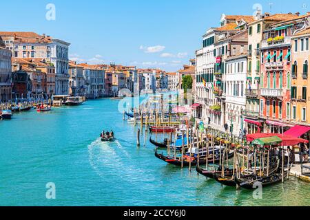 Canale Grande, vue depuis le pont du Rialto, Venise, Vénétie, Italie Banque D'Images