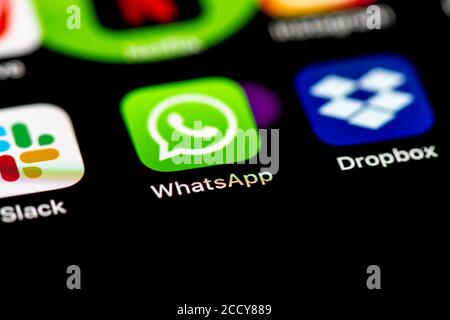 WhatsApp, icônes d'application sur un écran de téléphone mobile, iPhone, smartphone, gros plan, plein écran Banque D'Images