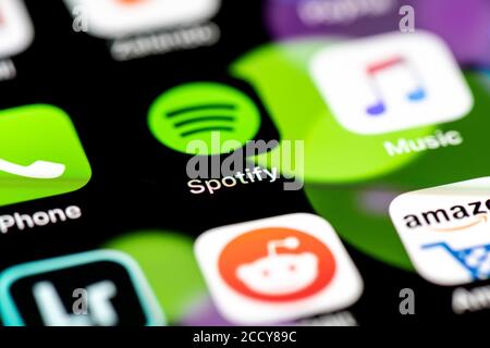 Spotify et Apple Music, icônes d'application sur un écran de téléphone mobile, iPhone, smartphone, gros plan, plein format Banque D'Images