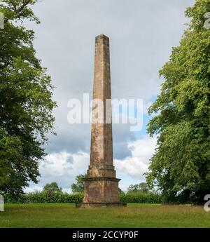 L'obélisque en pierre à la fin de long Drive, au site classé au patrimoine mondial de Studley Royal, près de Ripon, dans le North Yorkshire Banque D'Images