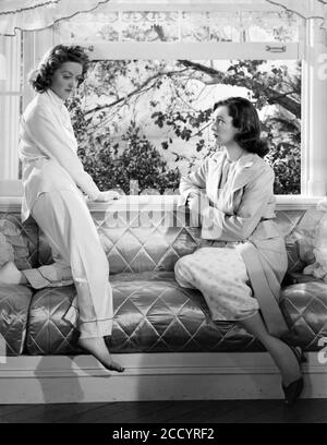 BETTE DAVIS et GERALDINE FITZGERALD dans DARK VICTORY 1939 réalisateur EDMUND GOULDING scénario Casey Robinson producteur exécutif Hal B. Wallis Warner Bros. Banque D'Images