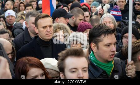 MOSCOU, RUSSIE - 29 FÉVRIER 2020, Aleksey Navalny en foule. Marche à la mémoire de Boris Nemtsov. Banque D'Images