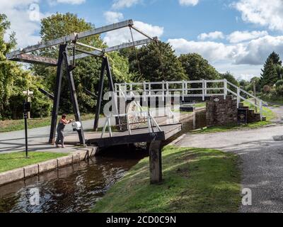 Pont de levage Fran 28 et passerelle n° 28AW sur le canal de Llangollen entre l'aqueduc de Pontcysyllte et le tunnel de Chirk, au nord du pays de Galles au Royaume-Uni Banque D'Images