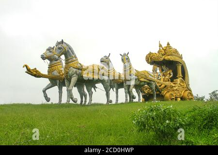 L'effigie à couper le souffle de Shiva à Murudeshwar serait la deuxième plus grande statue de Shiva au monde, un célèbre centre de pèlerinage pour les Hindous. Banque D'Images