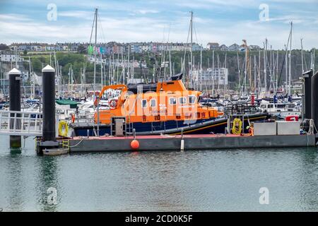 Bateau de sauvetage RNLI dans le port de Brixham, Devon, Royaume-Uni Banque D'Images