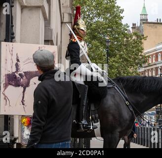 Londres le 25 août 2020 Rob Pointon un artiste de plein air peint les soldats montés au Horse Guards Parade. Il espère que les photos seront accrochées au musée des gardes à cheval. Crédit : Ian Davidson/Alay Live News Banque D'Images