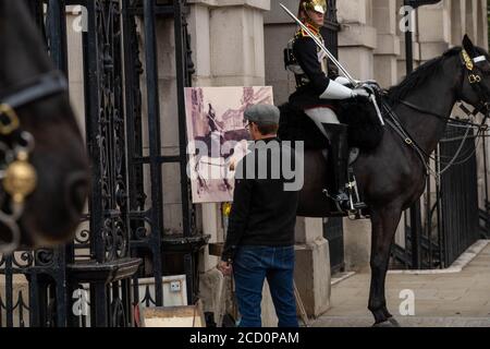 Londres le 25 août 2020 Rob Pointon un artiste de plein air peint les soldats montés au Horse Guards Parade. Il espère que les photos seront accrochées au musée des gardes à cheval. Crédit : Ian Davidson/Alay Live News Banque D'Images