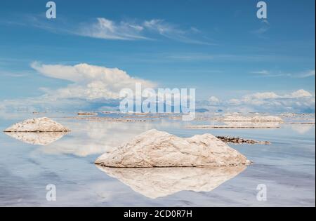 Salar de Uyuni, le plus grand plat de sel au monde, pendant la saison humide (décembre-février); Département de Potosi, Bolivie Banque D'Images