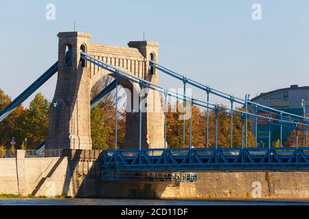 Pont Grunwaldzki au-dessus de la rivière Oder ; Wroclaw, Silésie, Pologne Banque D'Images