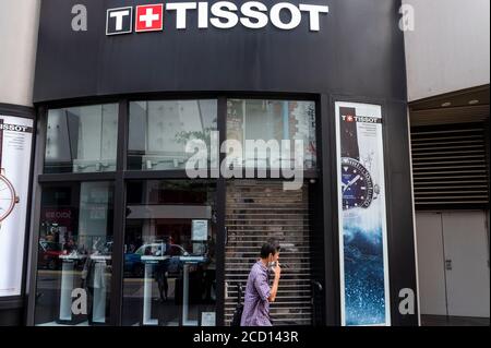 Hong Kong, Chine. 25 août 2020. Un magasin Tissot, horloger suisse fermé, vu à Hong Kong. Crédit : SOPA Images Limited/Alamy Live News Banque D'Images