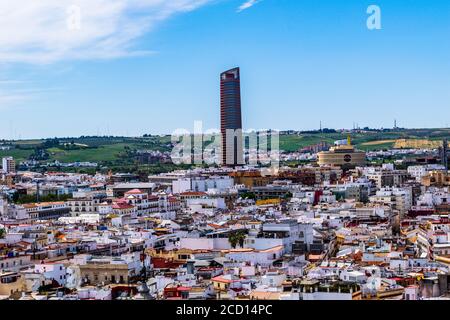 La Tour de Séville ou la Tour Cajasol, vue depuis la Tour Giralda À la cathédrale de Séville Espagne Banque D'Images