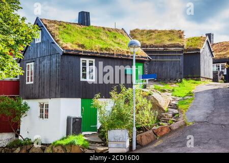 Torshavn, îles Féroé. Vue du matin sur les maisons en gazon typiques. Banque D'Images