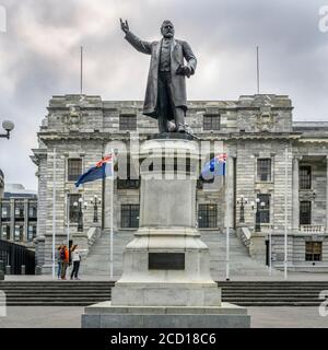 Statue de Richard Seddon, homme politique néo-zélandais qui a servi comme 15e Premier ministre (Premier ministre) des édifices du Parlement néo-zélandais Banque D'Images