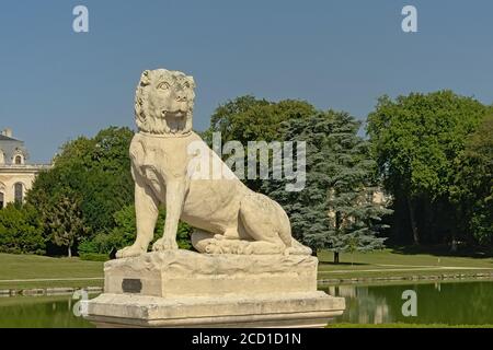 Sculpture de chien de garde, détail du château de chantilly, france, gros plan, mise au point sélective Banque D'Images