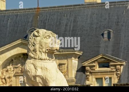 Sculpture de chien de garde, détail du château de chantilly, france, gros plan, mise au point sélective Banque D'Images