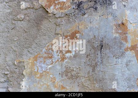 Le grunge a détruit un mur en béton sur un ancien bâtiment. Surface en pierre naturelle détruite. Vieux stuc fissuré. Mur sale, texture grunge. Con. Peint Banque D'Images