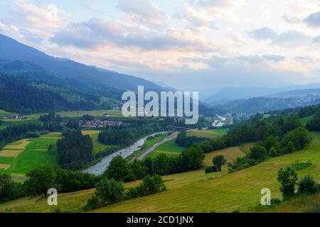 Paysage de montagne à Tesero dans la vallée de Fiemme, Dolomites, Trentin-Haut-Adige, Italie, en été Banque D'Images