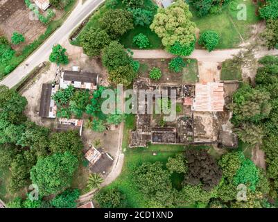 Photo aérienne de l'ancien fort colonial allemand Deutsch à Bagamoyo ville historique près de Dar es Salaam sur la côte de l'océan Indien Banque D'Images